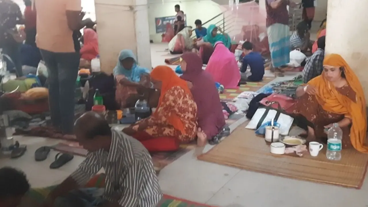 খুমেক হাসপাতালে ধারণক্ষমতার তিন গুণ রোগী, ফ্লোরেই চিকিৎসা