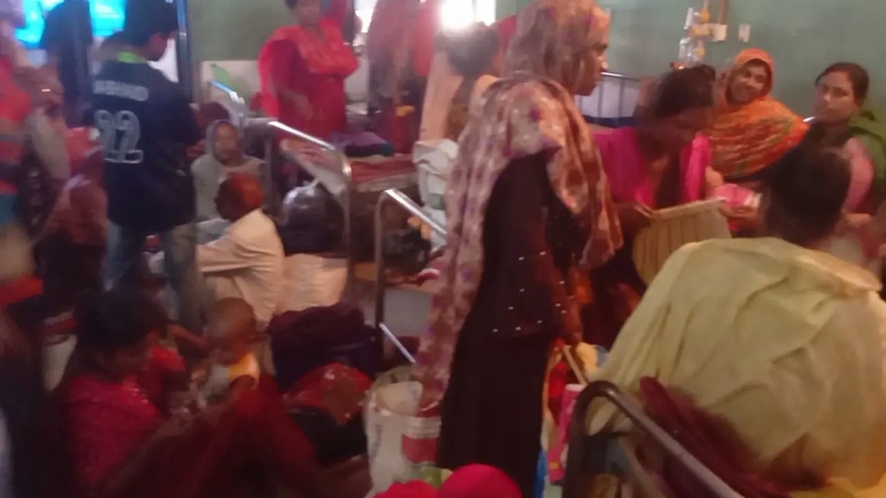 পা ফেলার জায়গা নেই শিশু ওয়ার্ডে, মেঝে-বারান্দায় চলছে চিকিৎসা