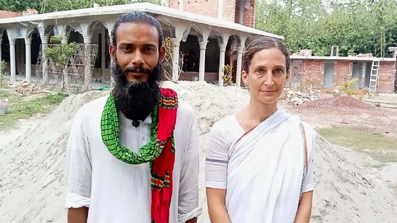 লালনে প্রশান্তি পেয়েছেন ফরাসি নারী, সাধুর সঙ্গে বেঁধেছেন ঘর