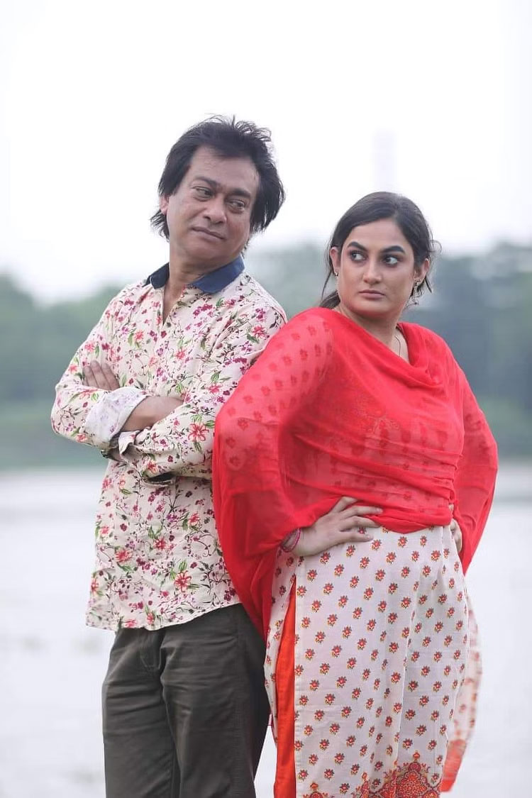 ‘মেইড ইন চিটাগং’ ছবির দৃশ্যে পার্থ ও অপর্ণা