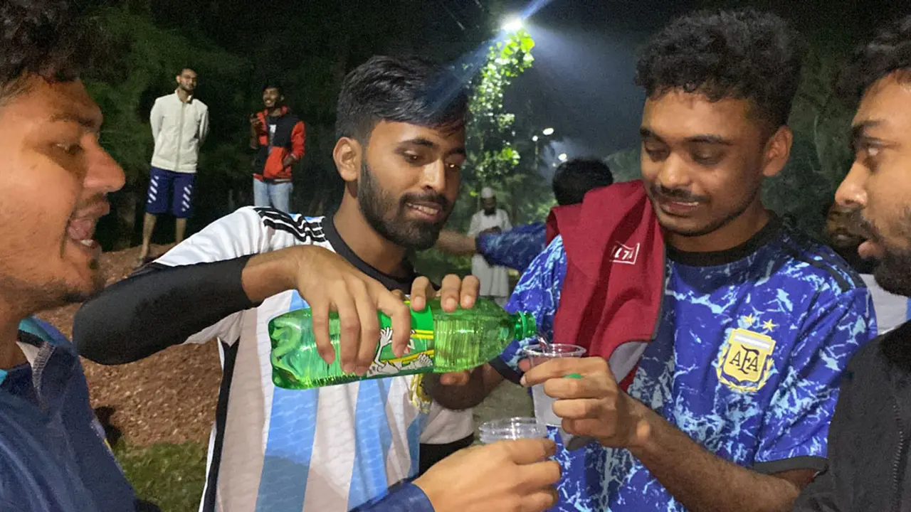 আর্জেন্টিনার জয়ে নোবিপ্রবিতে সেভেন আপ বিতরণ