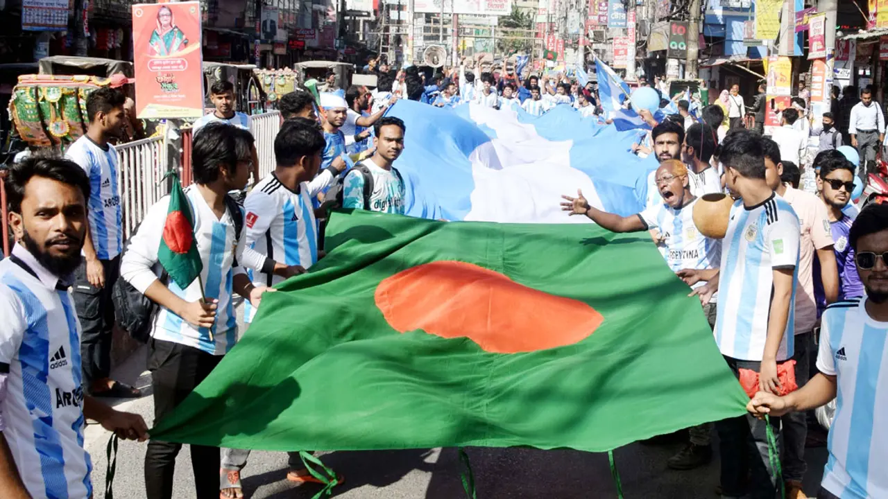 রংপুরে আনন্দে মেতেছেন আর্জেন্টিনা সমর্থকরা