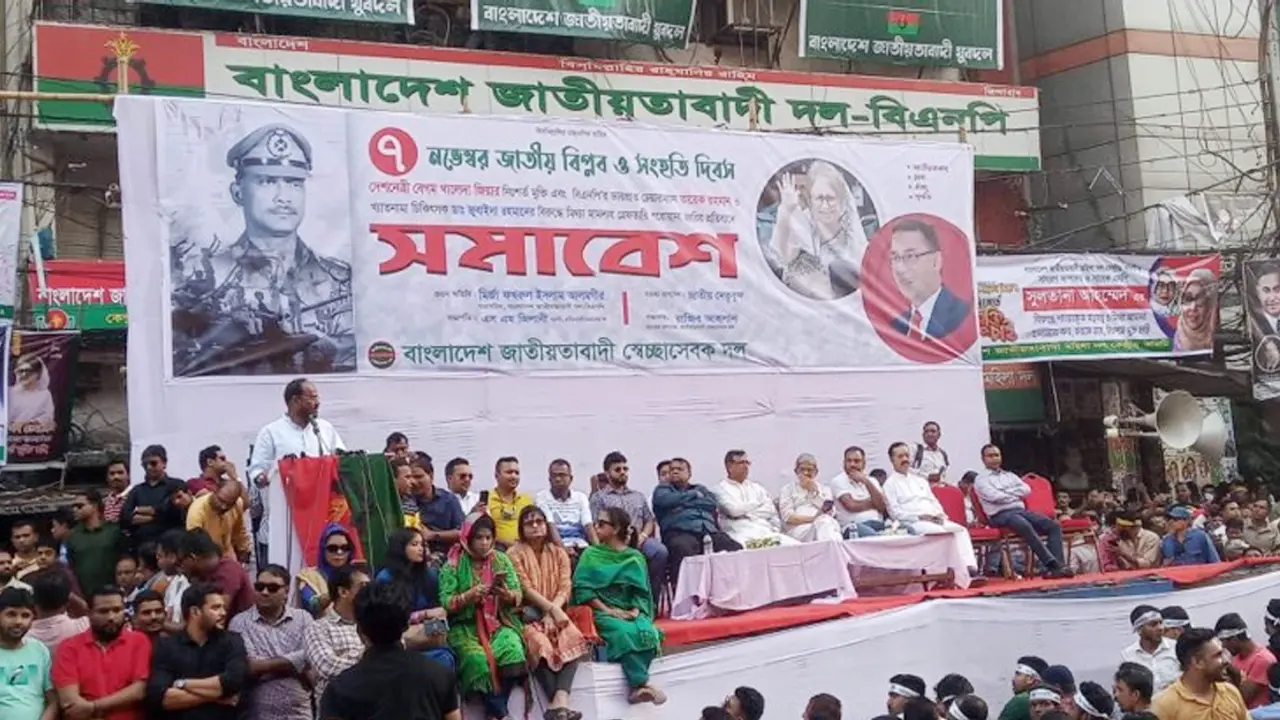 পল্টনে চলছে স্বেচ্ছাসেবক দলের সমাবেশ