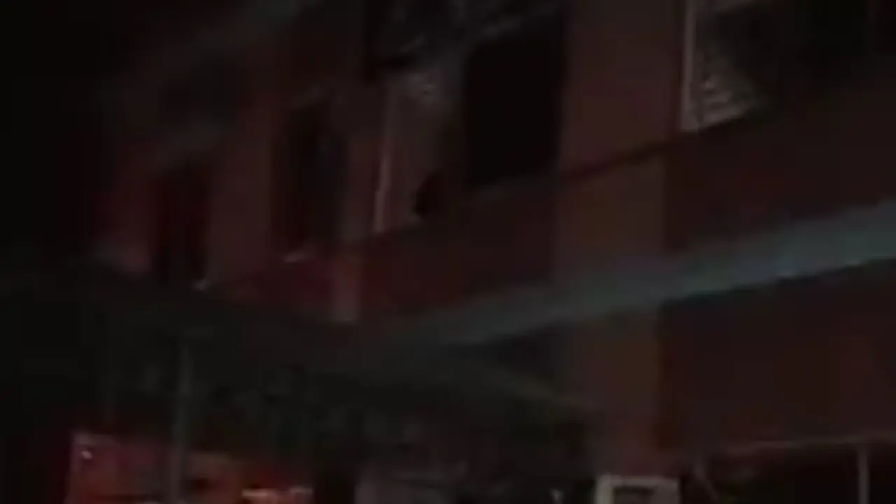 সাভারে সেটেলমেন্ট অফিসে আগুন, নিরাপত্তাকর্মী দগ্ধ