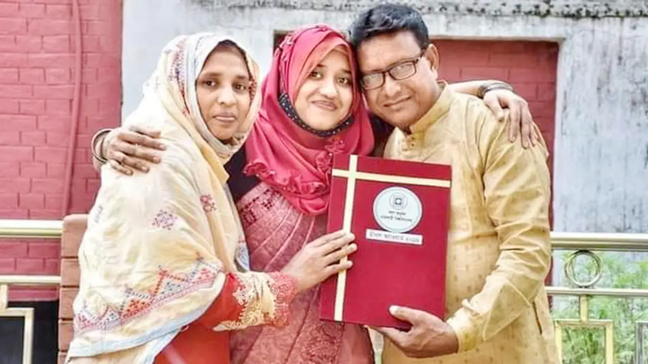 অভাবে পড়াশোনা করতে পারেননি মহসিন, এবার করলেন এসএসসি পাস