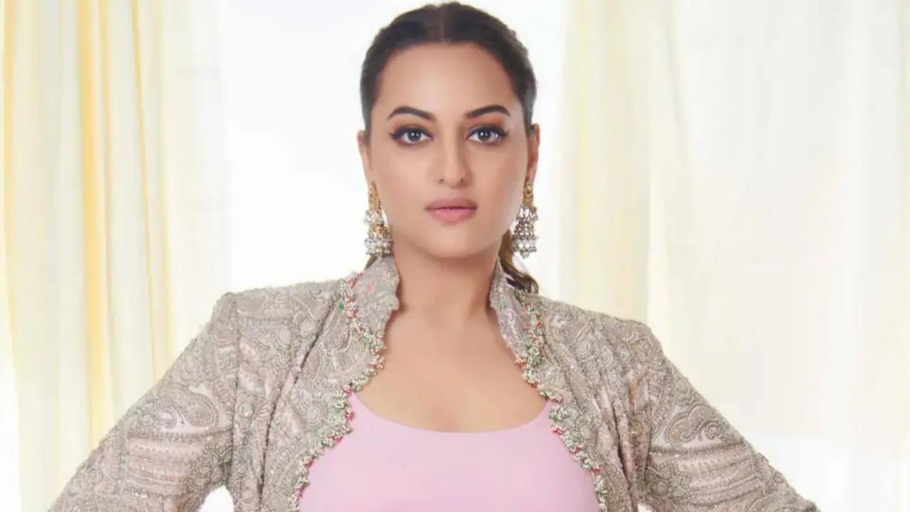 দক্ষিণে উড়াল দিচ্ছেন সোনাক্ষী সিনহা