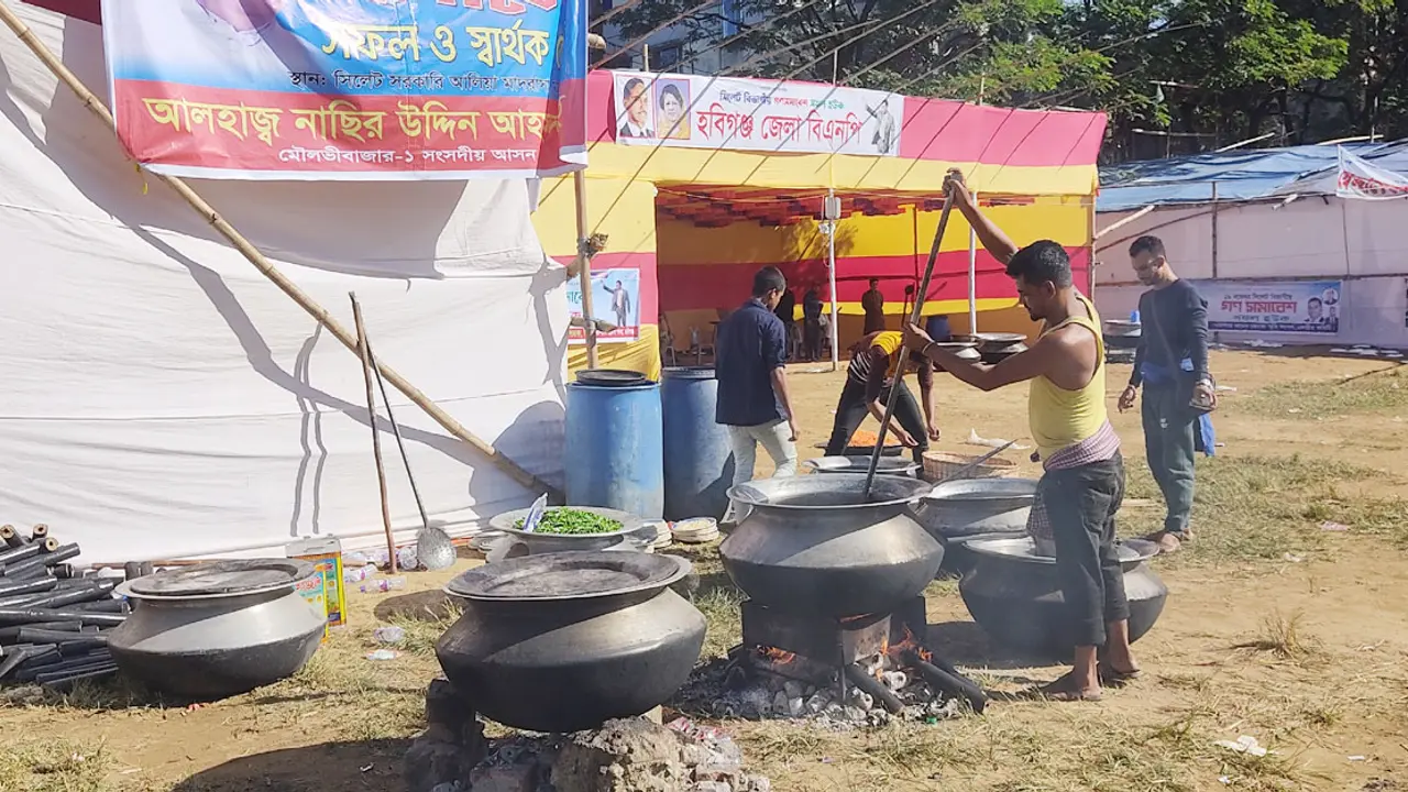 সিলেটে সমাবেশের মাঠেই চলছে রান্না-খাওয়া