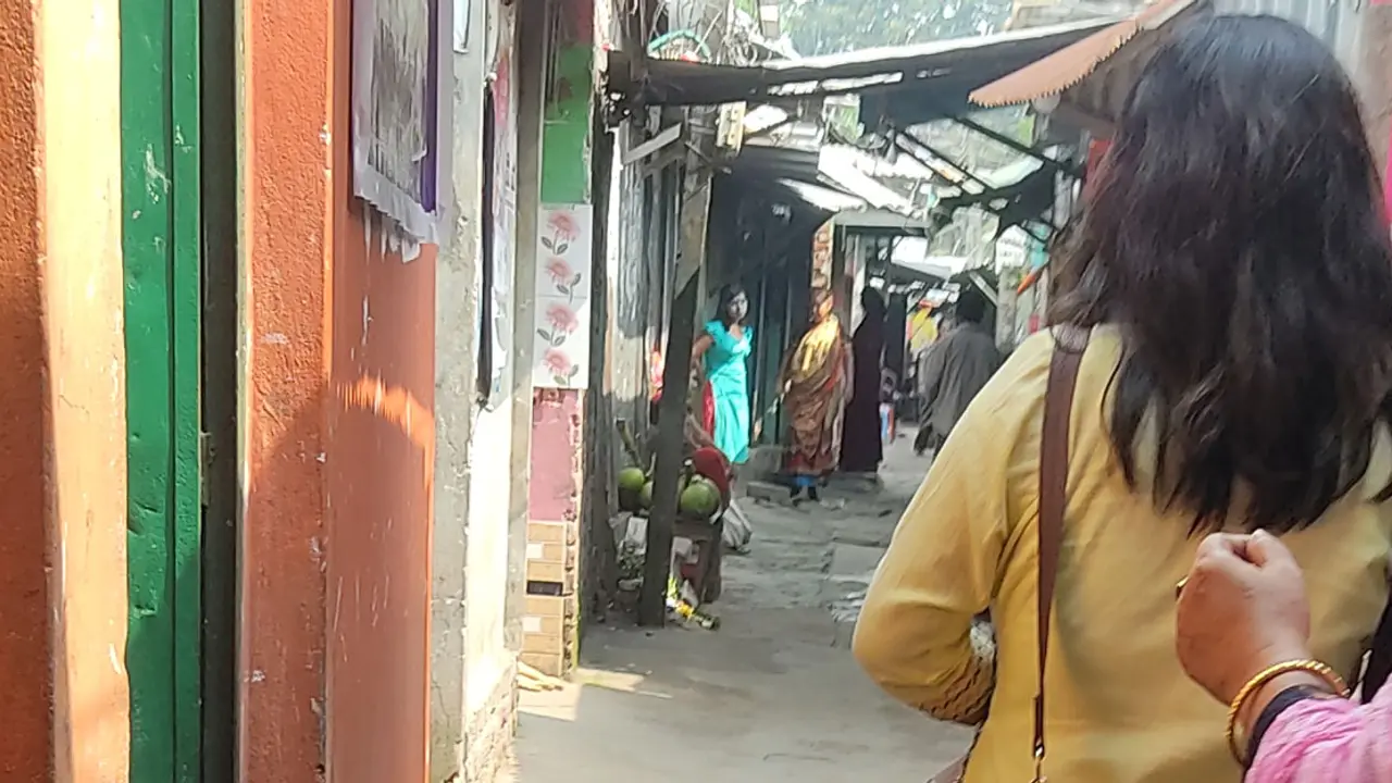 যৌনপল্লিতে জন্ম, সেখানেই অন্ধকার জীবন