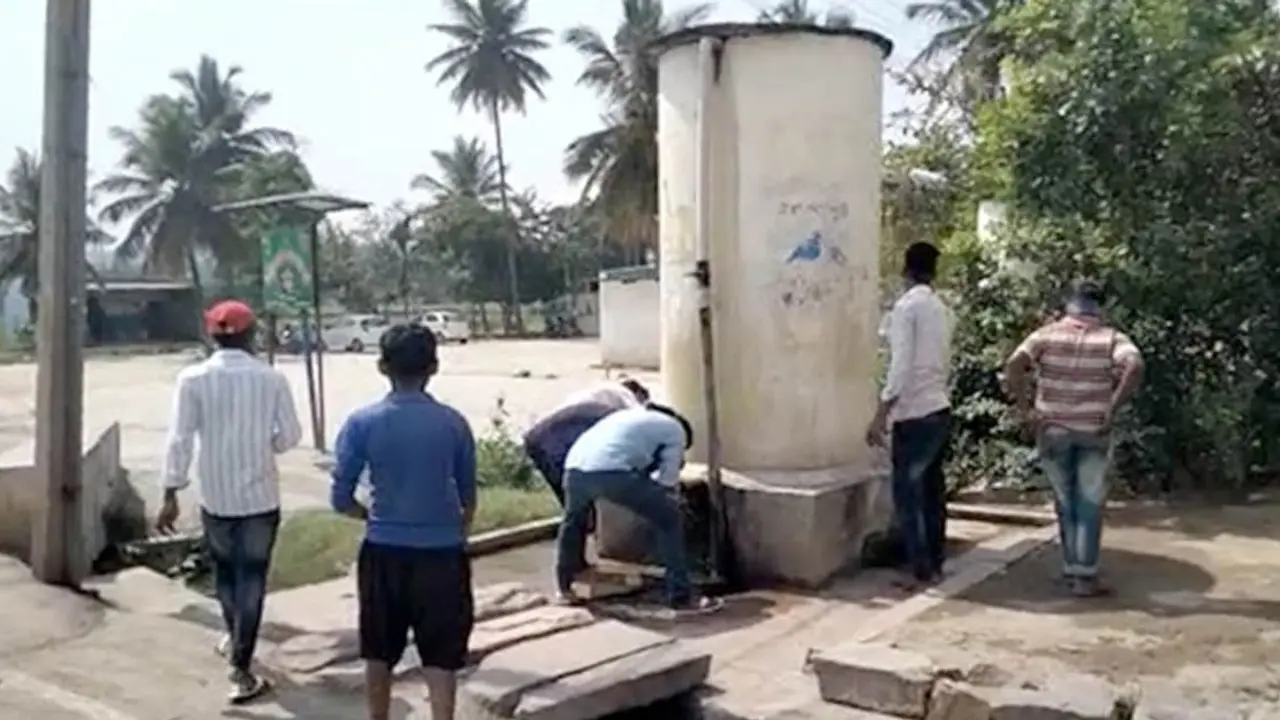 দলিত নারী পানি পান করায় গোমূত্র দিয়ে ‘পবিত্র’ করা হলো ট্যাংক