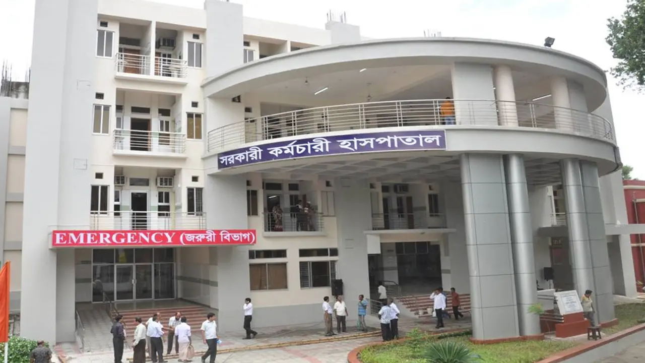 সরকারি কর্মচারী হাসপাতাল নিজেই যেন ‘রোগী’