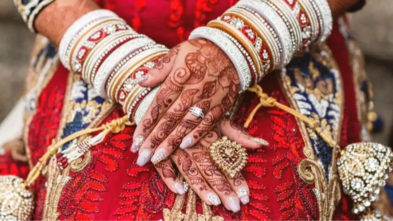 আধার কার্ড ছাড়া বিয়ে করা যাবে না, নিয়ম চালুর চিন্তা ভারতে 