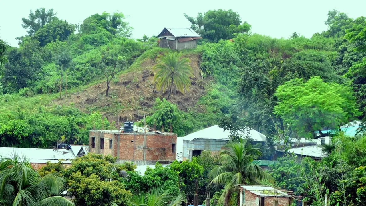 চট্টগ্রামের পাহাড়ি এলাকায় ভূমিধসের শঙ্কা