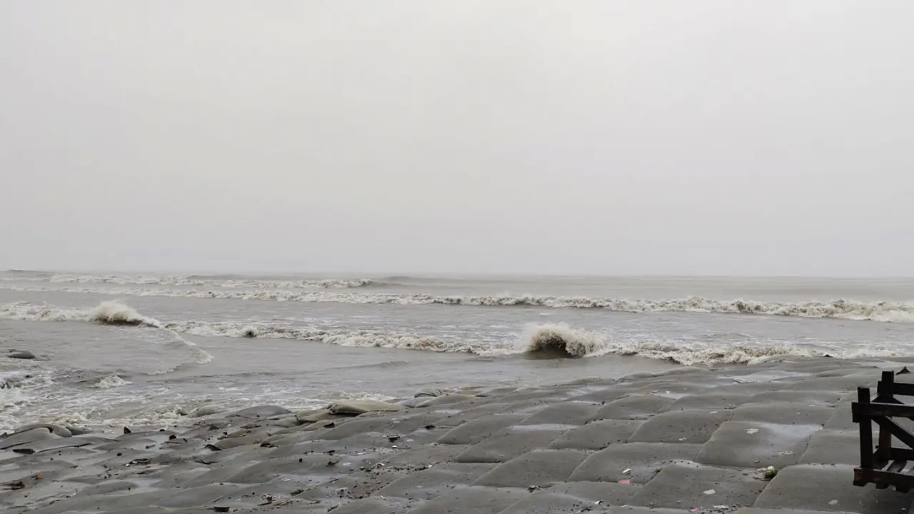 পটুয়াখালীতে সিত্রাং-এর প্রভাবে বৃষ্টি