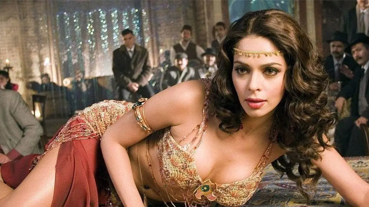 সেই যে তকমা লেগেছে আজও কাটেনি মল্লিকার