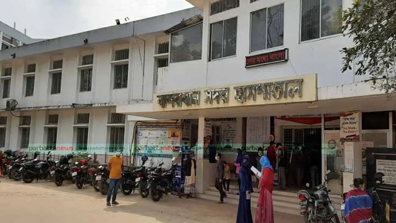 বান্দরবানে ব্রিজে পর্যটকবাহী বাসের ধাক্কা, প্রাণ গেল হেলপারের