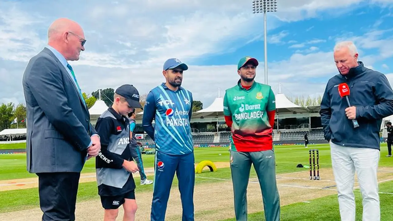 পাকিস্তানের বিপক্ষে টস জিতে ব্যাটিংয়ে বাংলাদেশ