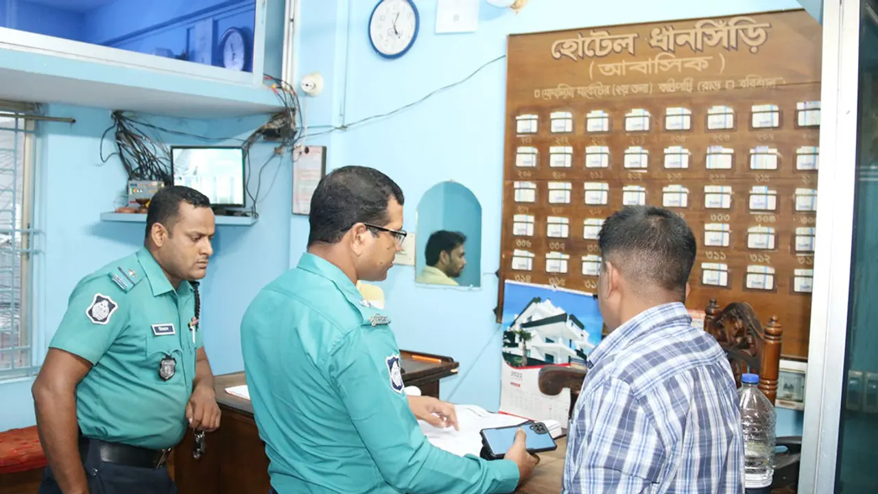 বরিশালে হোটেলে হোটেলে যাচ্ছে পুলিশ, টার্গেট বিএনপির সমাবেশ?