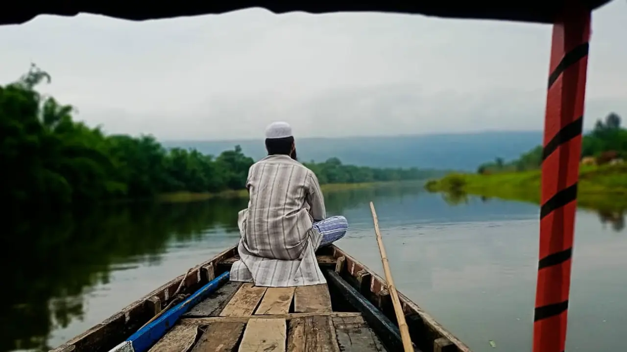 নৌযানে নামাজ পড়বেন যেভাবে