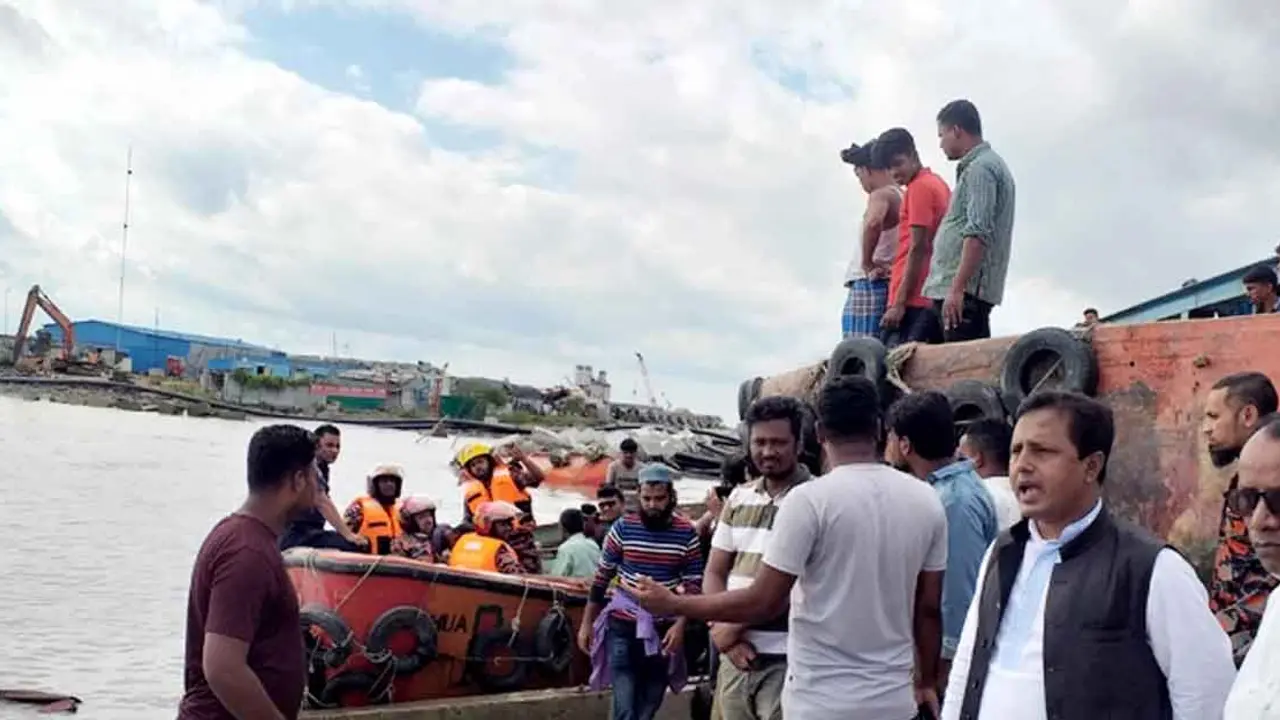মিরসরাইয়ে ড্রেজার ডুবি : একে একে ৮ শ্রমিকের মরদেহ উদ্ধার