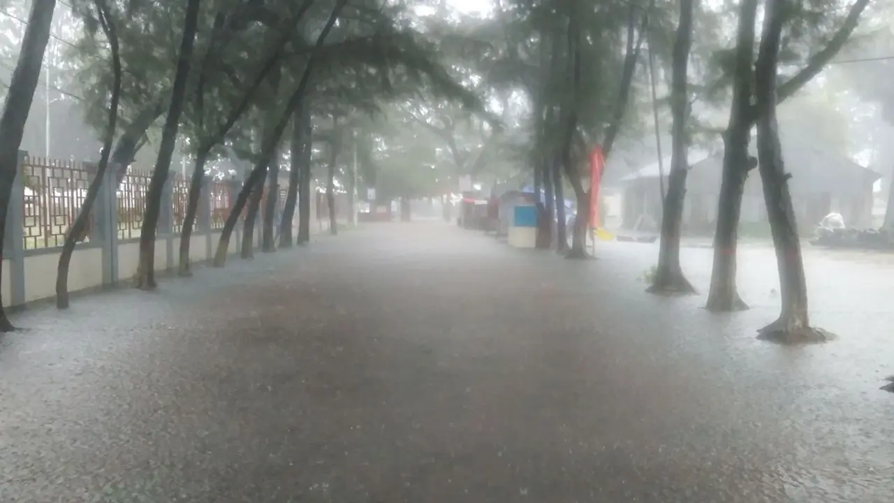 বরিশালে ৫৫ বছরের রেকর্ড ভেঙেছে বৃষ্টিপাত
