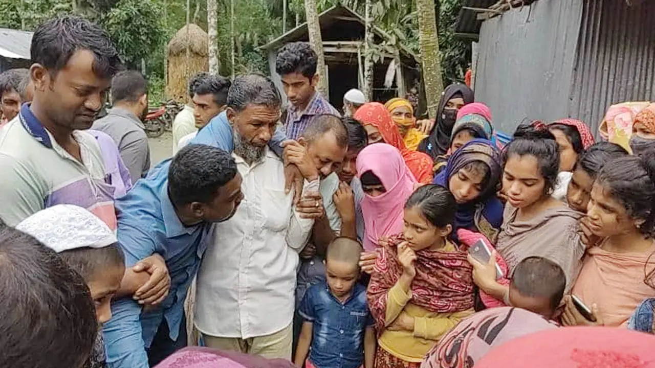 ঘরের ওপর গাছ পড়ে শিশুর মৃত্যু, মা আহত