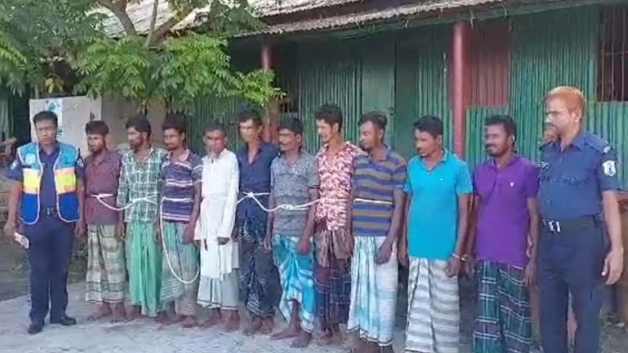 চাঁদপুরে মা ইলিশ ধরায় ২৪ ঘণ্টায় ৩৯ জেলে আটক
