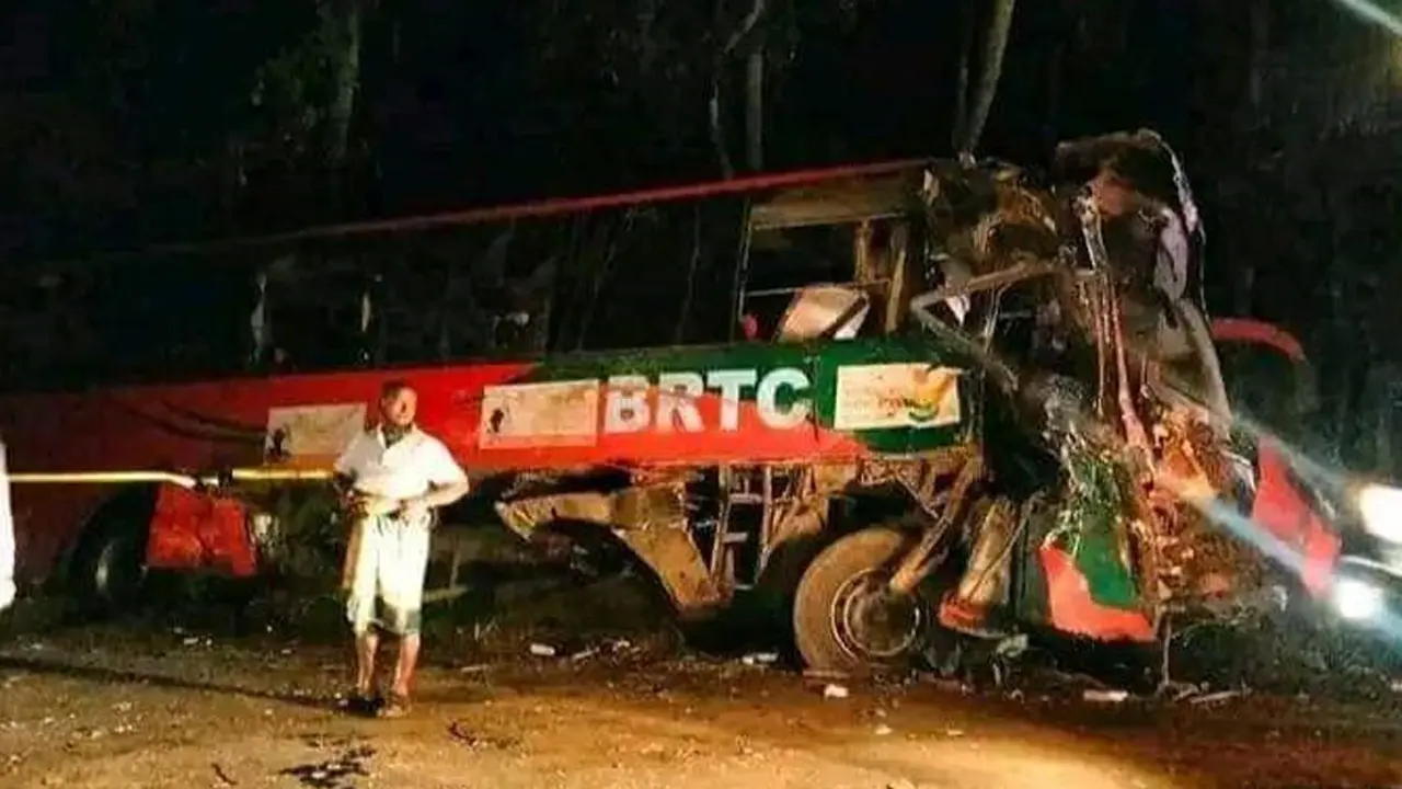 গোপালগঞ্জে দুই বাসের মুখোমুখি সংঘর্ষে নিহত ১, আহত ১৫