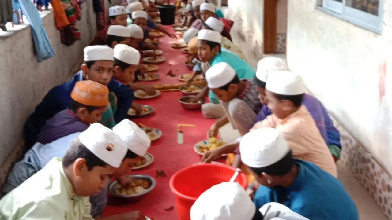 এতিম শিশুদের মুখে হাসি ফুটাল রংধনু ব্লাড ডাইভার্স ক্লাব