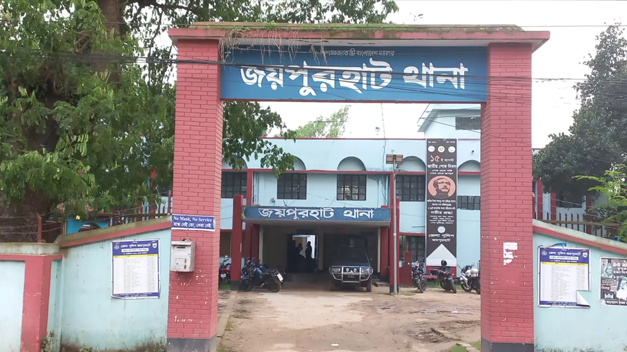 বই পড়ার শর্তে ছাড়া পেল পাঁচ কিশোর