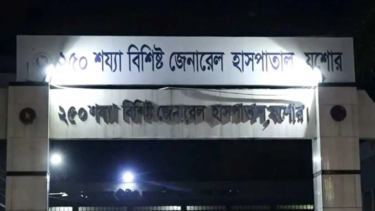 হাফ ভাড়া দিতে চাওয়ায় ঢাবি ছাত্রকে পিটিয়ে হাসপাতালে ভর্তি