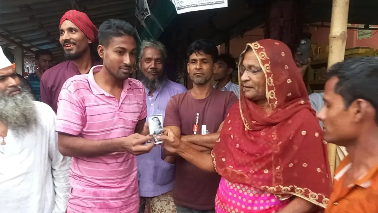 চেয়ারম্যান পদে লড়ছেন তৃতীয় লিঙ্গের আজম