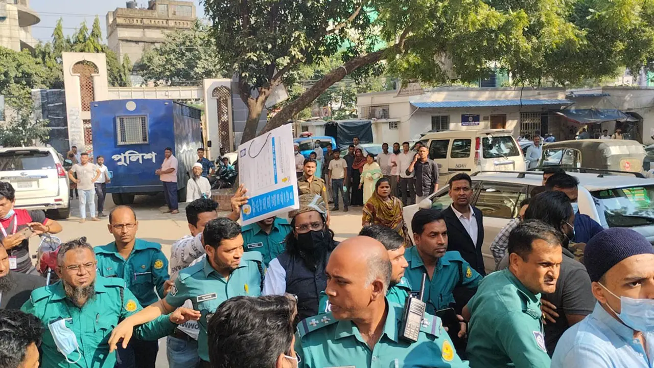 ভোরের পাতার সম্পাদক কাজী এরতেজা এক দিনের রিমান্ডে