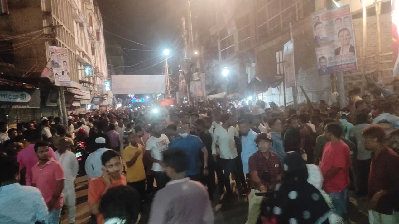 স্লোগানে স্লোগানে মুখর খুলনা বিএনপির কার্যালয়