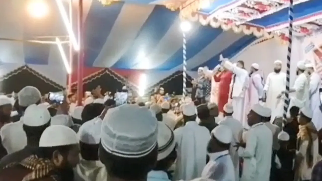 ওয়াজ মাহফিলে সাবেক এমপির বক্তব্য নিয়ে হট্টগোল