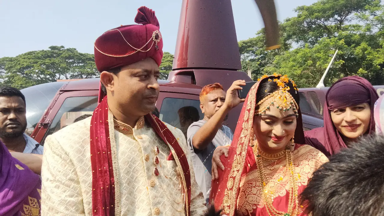 বাবা-মায়ের স্বপ্ন পূরণে হেলিকপ্টারে বউ আনলেন ব্যাংক কর্মকর্তা
