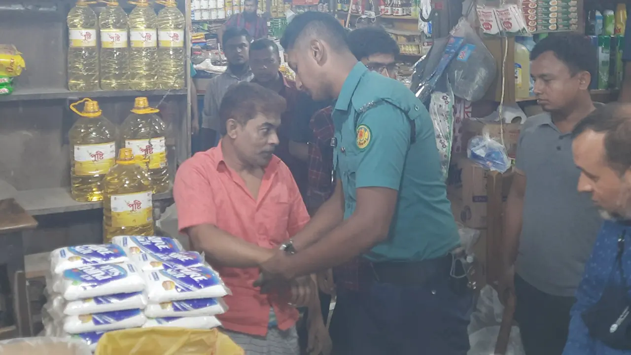 ম্যাজিস্ট্রেট দেখে ‘অভিযান, অভিযান’ বলে চিৎকার