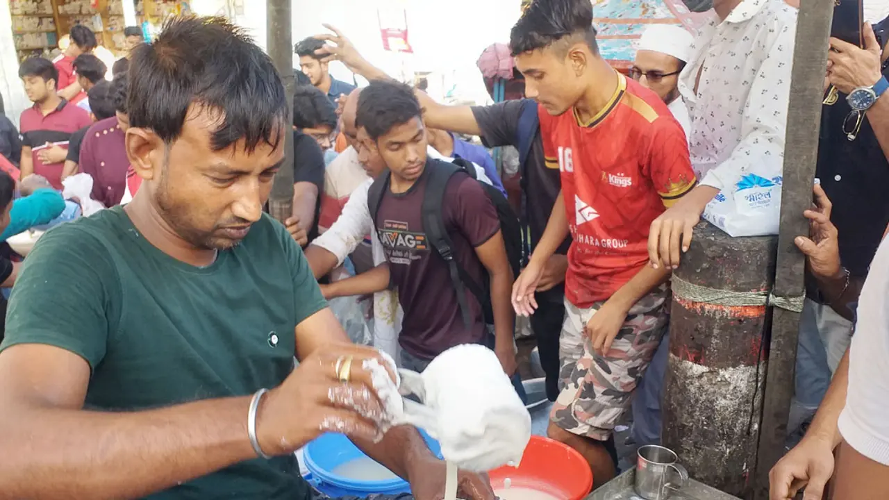 আলদির মাঠা খেতে মানুষের ভিড়, প্রতিদিন বিক্রি হয় ৩০ মণ