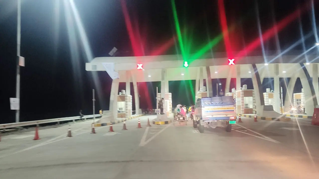 ২৪ ঘণ্টায় মধুমতি সেতুতে চার লাখ টাকা টোল আদায়