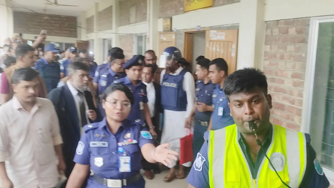 নারায়ণগঞ্জের আদালতে মামুনুল হক