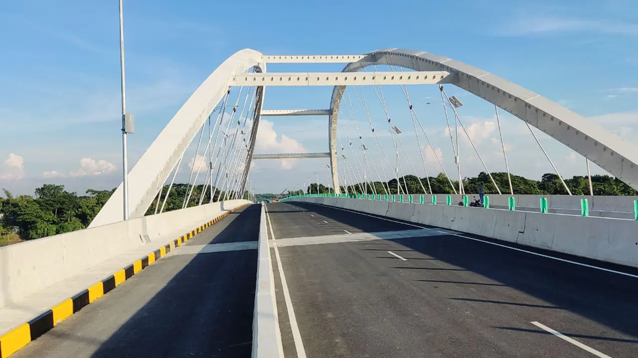 ৯৬০ কোটি টাকায় দেশের প্রথম ৬ লেনের মধুমতি সেতু