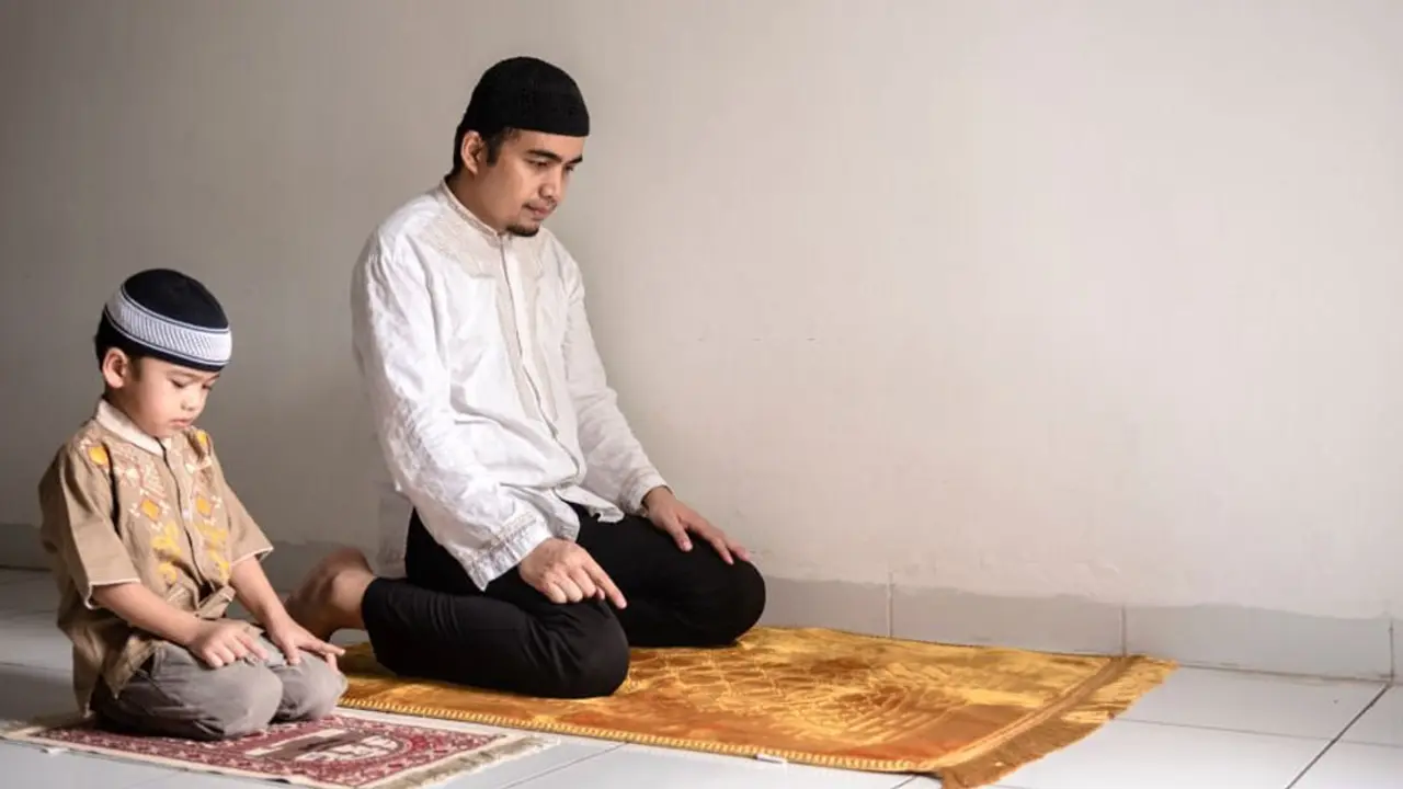 তাশাহুদের আগে ভুলে বিসমিল্লাহ পড়লে যা করবেন