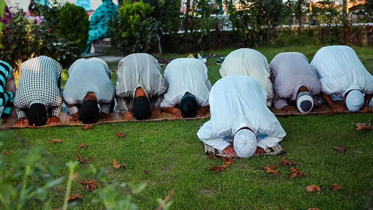 সূর্যগ্রহণের সময় যে আমল করবেন