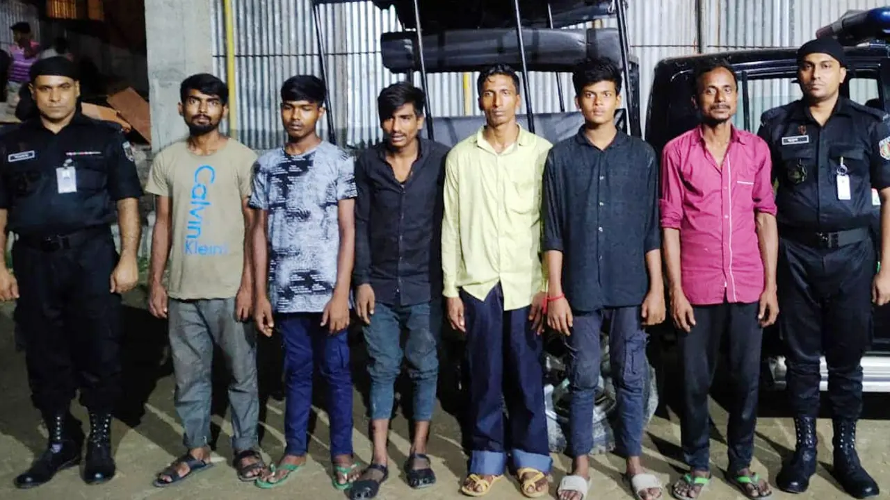 রাজধানীতে ১৩ ছিনতাইকারী গ্রেপ্তার