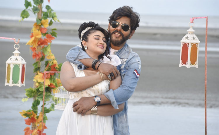 ‘রাগি’ সিনেমার দৃশ্যে আবির ও আঁচল