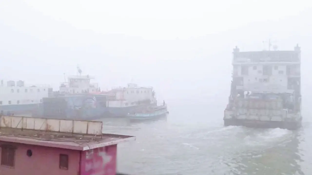 সোয়া ৩ ঘণ্টা পর পাটুরিয়া-দৌলতদিয়ায় ফেরি চলাচল শুরু