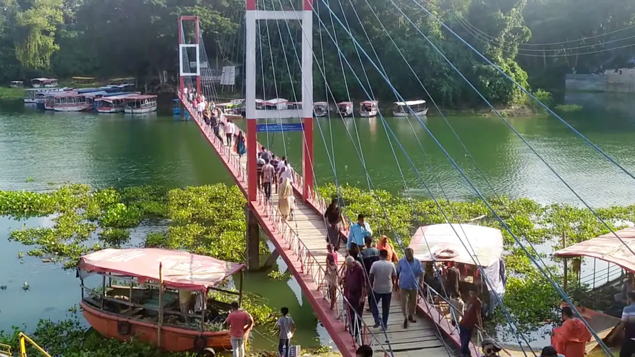 টানা তিন দিনের ছুটিতে পর্যটকে মুখর রাঙ্গামাটি