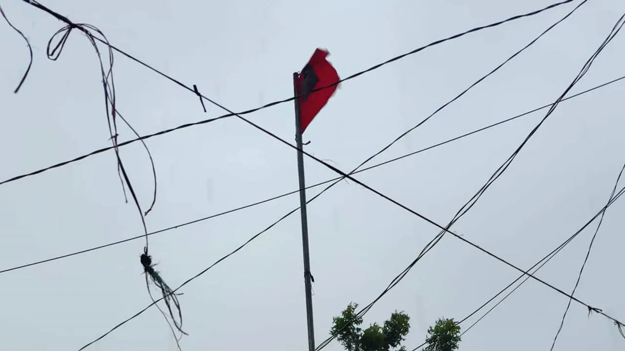 সাতক্ষীরায় দমকা হাওয়ার সঙ্গে ভারী বৃষ্টিপাত শুরু