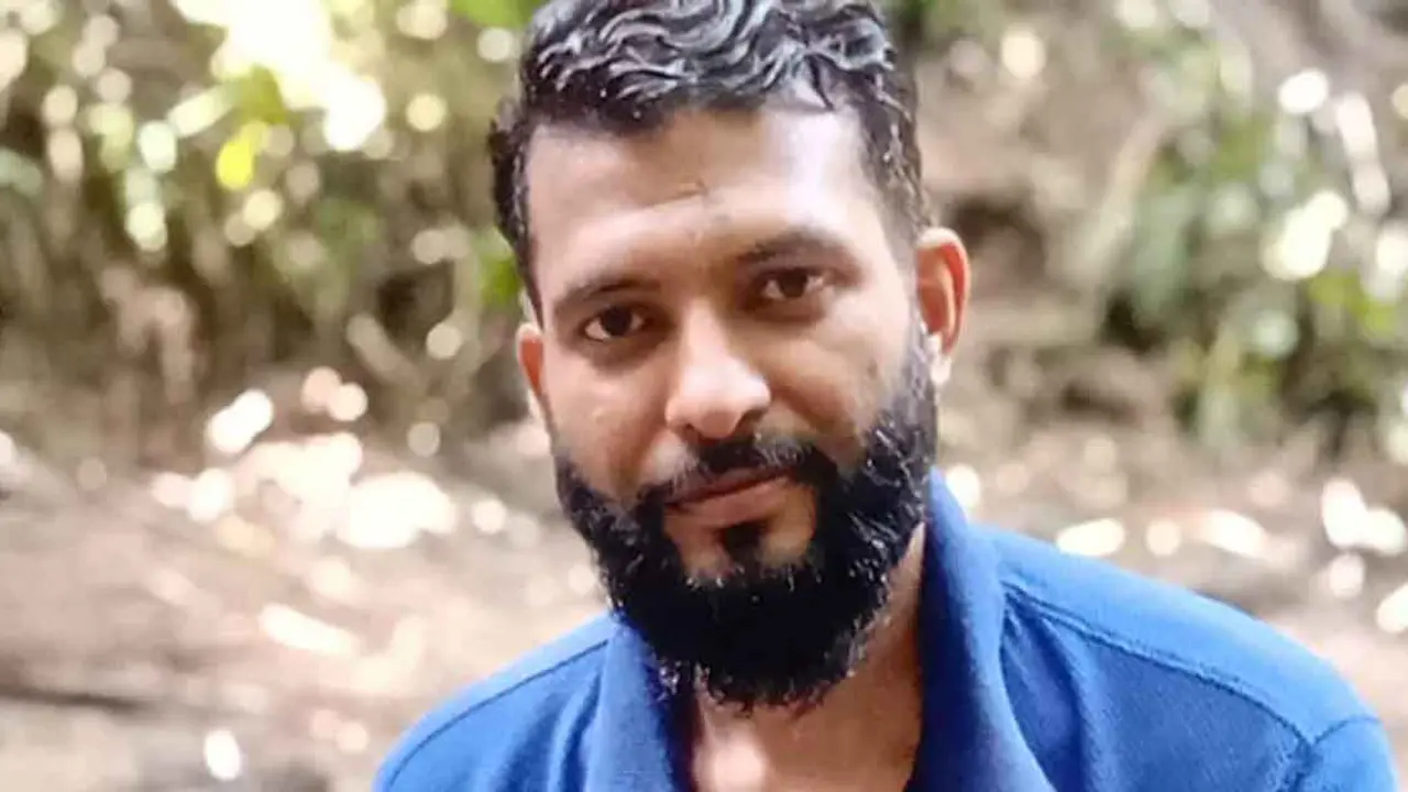 চলন্ত বাস থেকে ধাক্কা, চাকায় পিষ্ট হয়ে প্রাণ গেল যাত্রীর