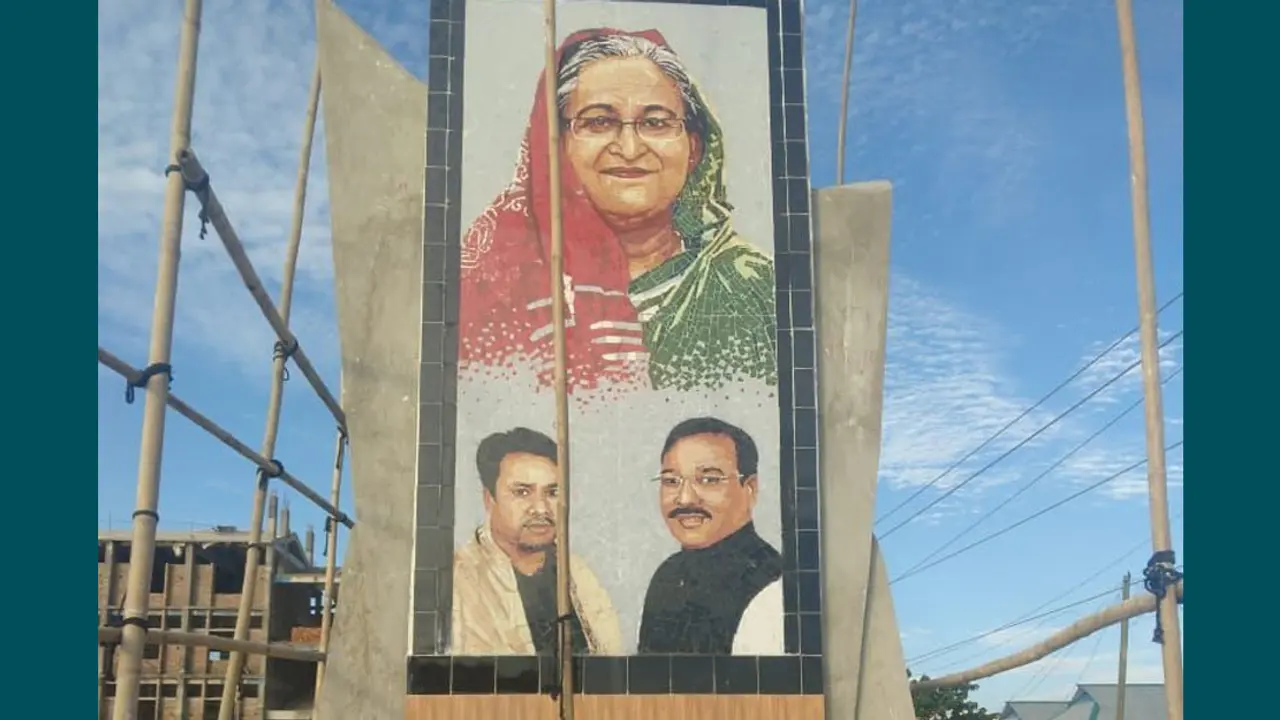 ডিজাইন পরিবর্তন করে ম্যুরালে প্রধানমন্ত্রীর সঙ্গে দুই ভাইয়ের ছবি