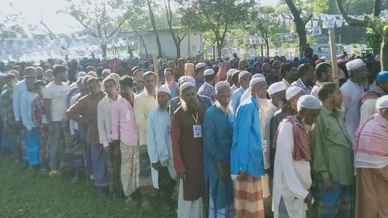 উৎসবমুখর পরিবেশে সিলেটে ভোট গ্রহণ চলছে